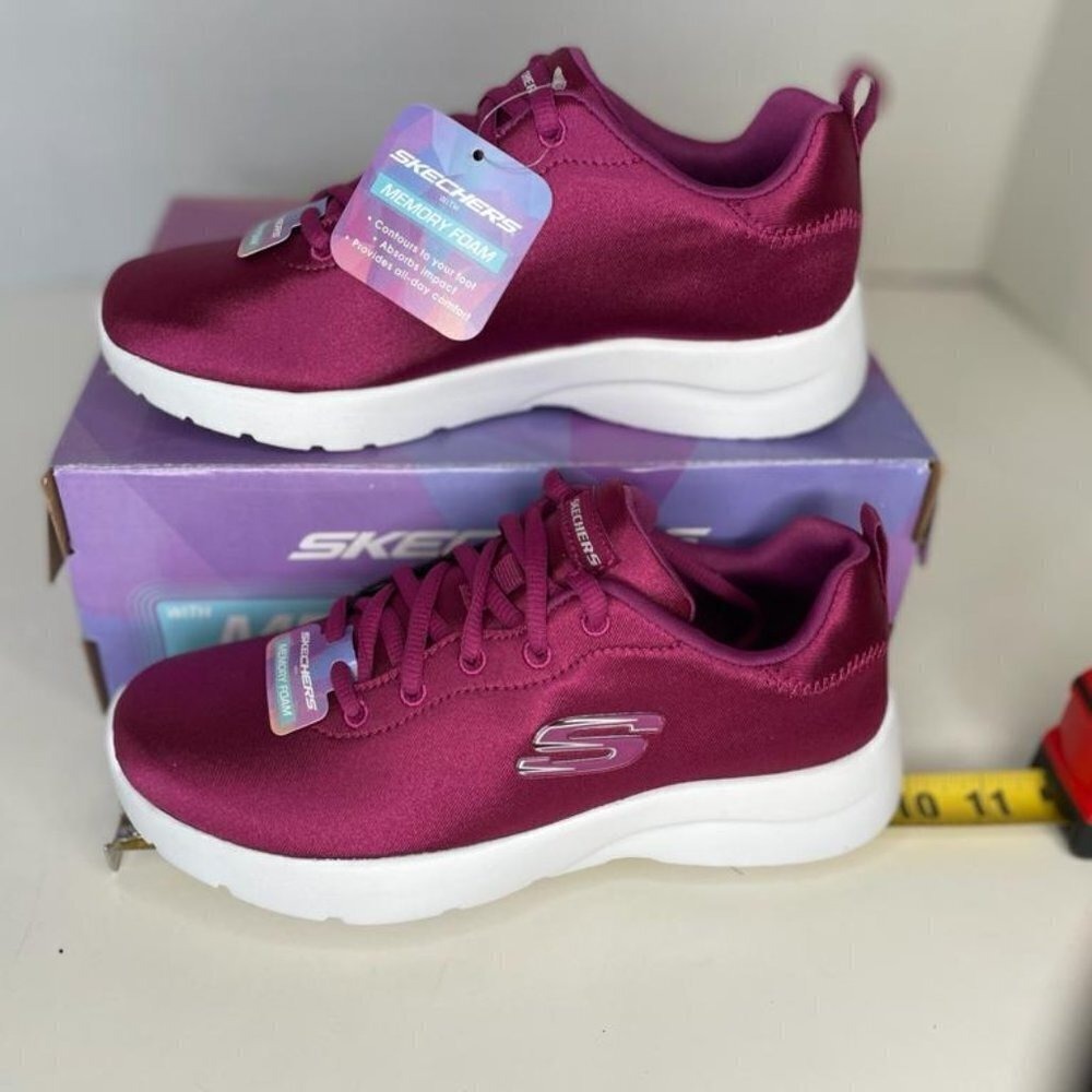 Skechers Womens Memory Foam Dynamight 2.0 Sneakers 5.5 Raspberry Satin‎ 12967